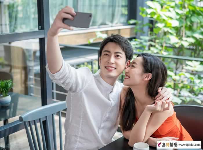 女人漂亮又迷人，3个“求爱”技巧帮你追到她_情感
