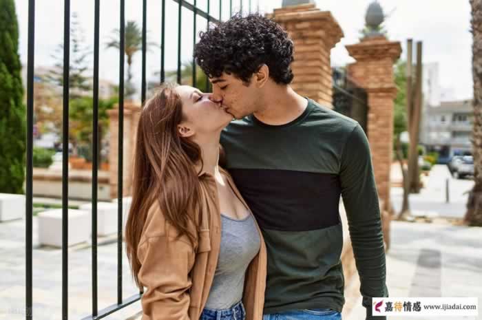 夫妻之间，最伤丈夫心的，往往是妻子这3种行为_情感