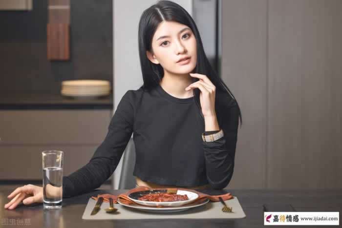 给女人的忠告：不要在朋友圈里“假精致”_情感