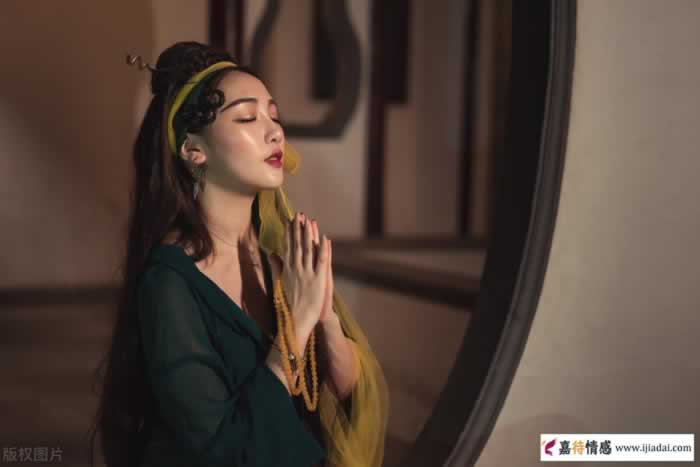 女人到了中年，缺爱和缺钱哪个更可怕？_情感