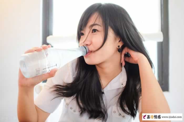 女人到中年，对感情的态度会特别明显_情感