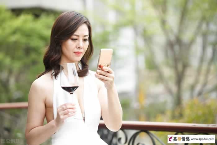 跟中年女人约会，浪漫已过时，现在流行这3种状态_情感