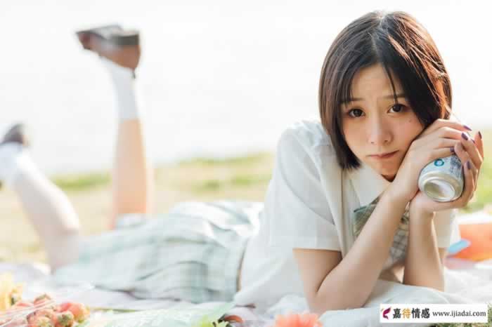 “廉价”女人的3种表现，中一条就不值钱了_情感
