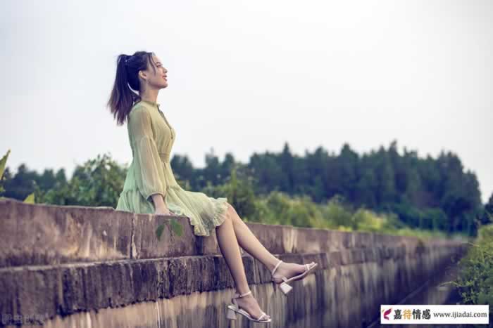 长期缺爱的男人，会暴露这2个明显特征_情感
