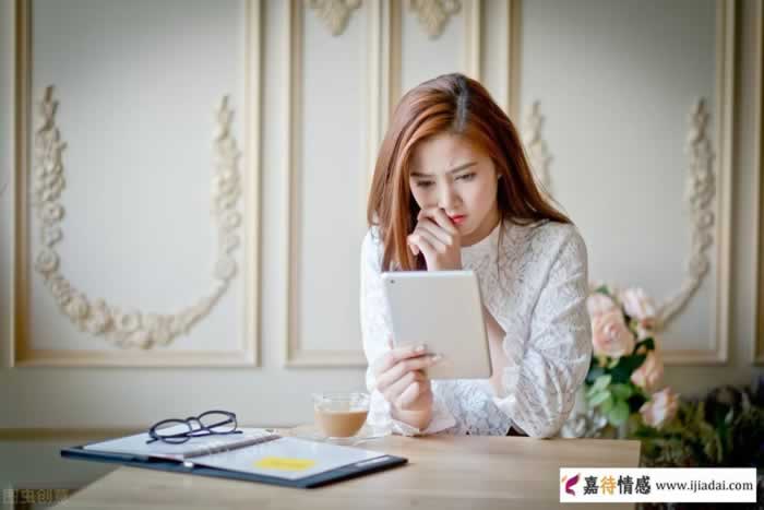 不要嘲笑分手后，还不愿放手的女人_情感