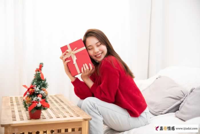 男女恋爱，给女生送礼物的2个大忌_情感