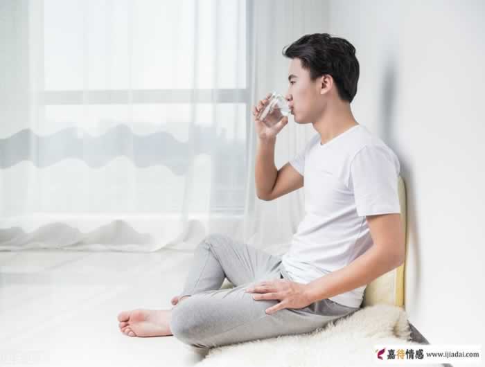 两性交往时男人对女人的害怕，都是因为在乎_情感