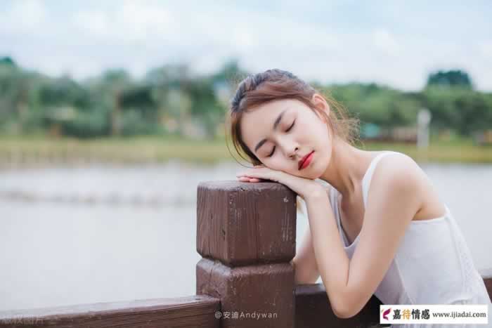 男人在“穷”的时候，聪明的女人会这么做_情感