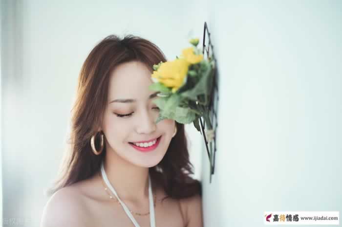 男人在“穷”的时候，聪明的女人会这么做_情感