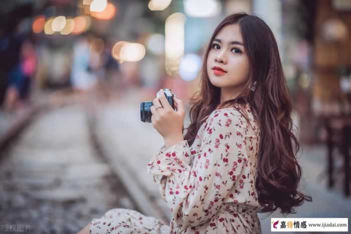 不动声色地吸引一个男人，只有这2种办法_情感