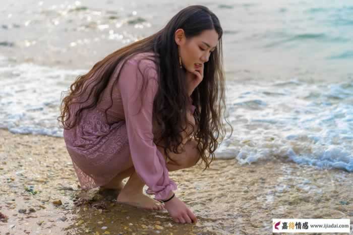 女人想你嘴上不说，会用这2个方法暗示你_情感