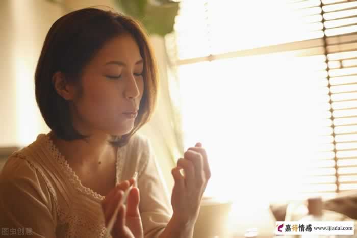 爱上一个人，才会有的3种“反常”表现_情感