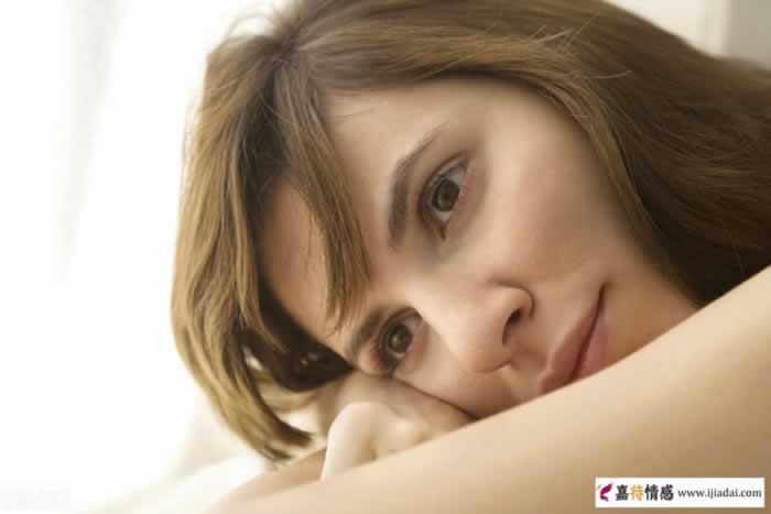 女人长期缺少男人关爱，会有这3个表现_情感