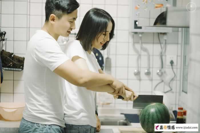 女人还是原配好，离婚娶了小娇妻，肠子悔青了_情感