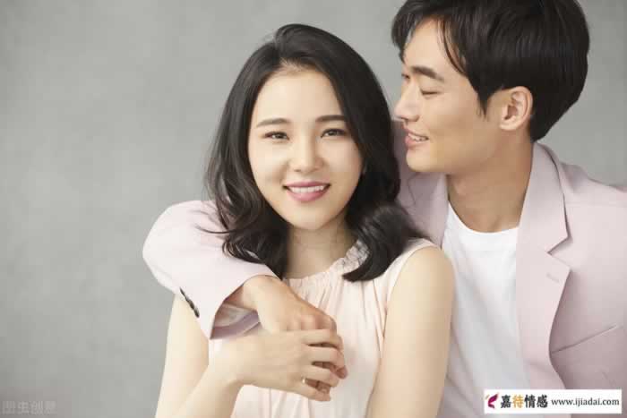 和初恋男友暧昧不清，险些离了婚_情感