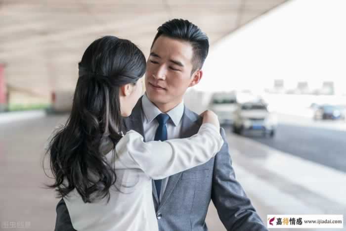 和初恋男友暧昧不清，险些离了婚_情感
