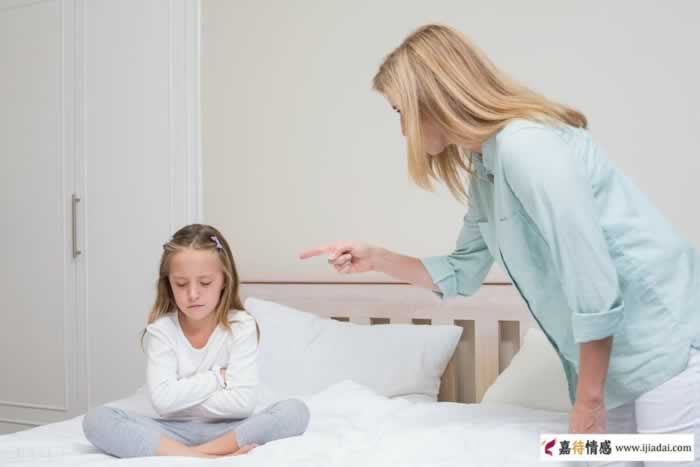夫妻交往，毁三观的5种做法，影响孩子一生_情感