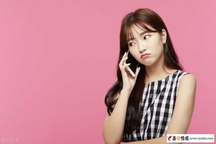 两性交往时女人生气了要不要哄?_情感