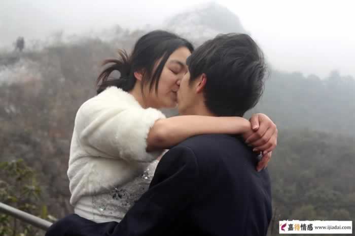 男子喜欢上陪唱的女孩怎么办？_情感