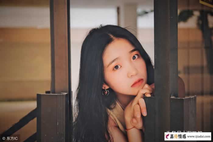陌生男人打给老婆的电话，你会偷听吗？_情感