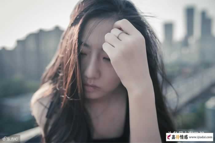 如果男人动手打了你怎么办，看女人是怎么回答的！_情感