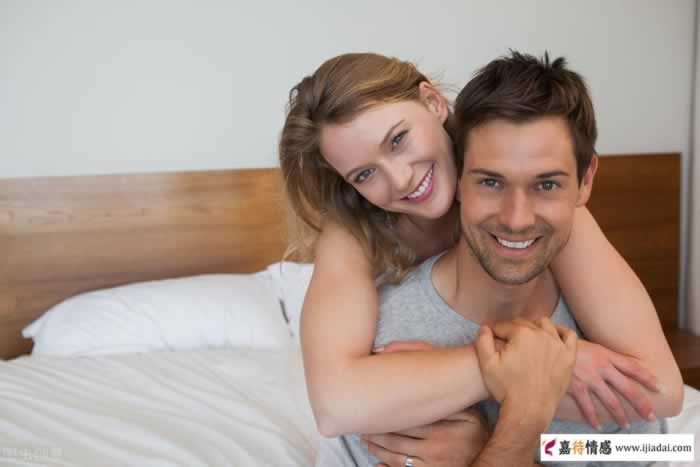 中年男女异性之间，聊天聊什么内容是暧昧？_情感