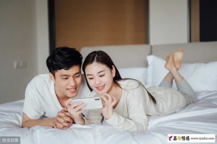 中年异性独处时，男女之间的暧昧信号你们知道几个？_情感