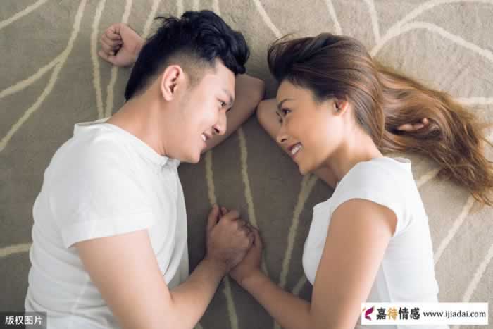 恋爱时如果男人离不开你，往往就会给你这些东西_情感