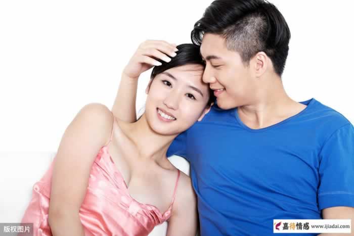 人到中年女人频繁给你这4种暗示,潜台词多数是想和你发展婚外恋_情感