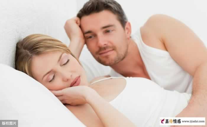 女同事吃了一半的食物给男同事吃，如此暧昧行为正常吗？_情感