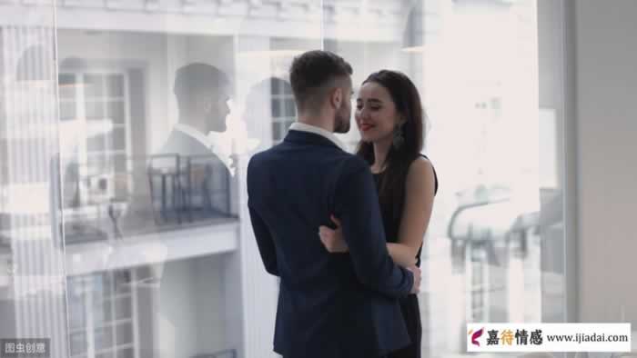 把工资卡交给老婆的男人，现在过得怎样？_情感