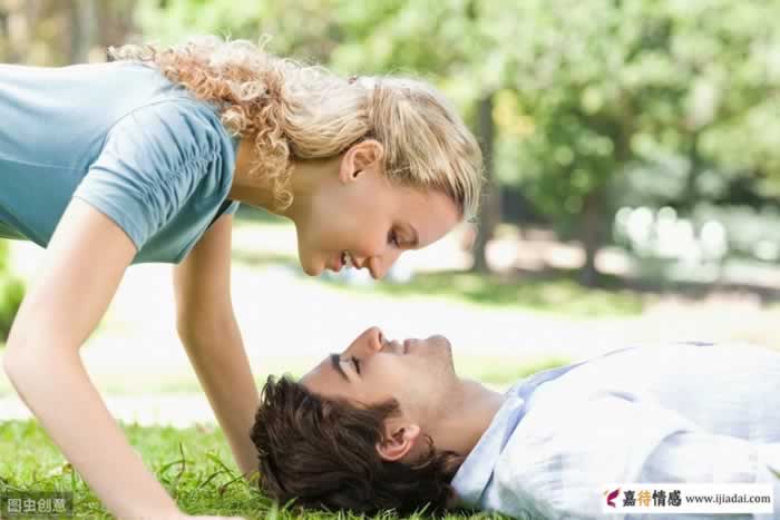 男人的这些不规矩行为很多女人喜欢，特别是中年女人_情感