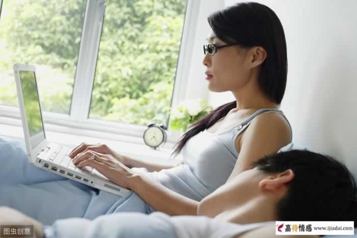 中年女人这四种行为会牢牢锁住男人心，让他一辈子离不开你_情感