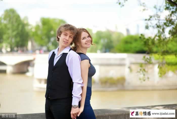 人到中年夫妻再怎么甜蜜，妻子做这3件事很伤男人的自尊心_情感