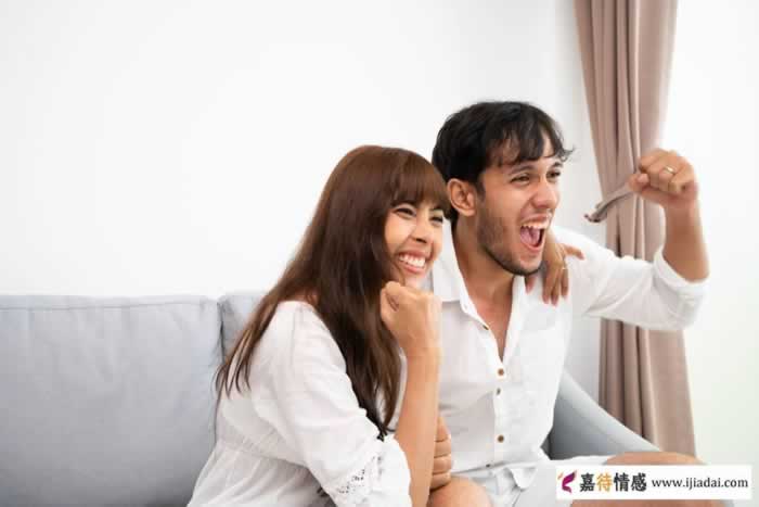 中年后的男女谁更依赖另一半？_情感