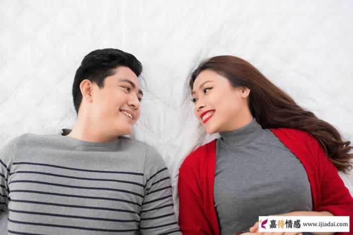 中年后的男女谁更依赖另一半？_情感