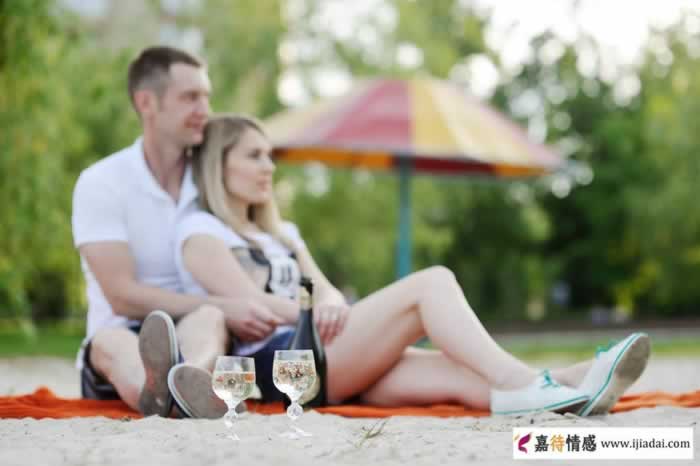 夫妻间应常做这两件事，老夫老妻也不例外一般还能防止出轨_情感