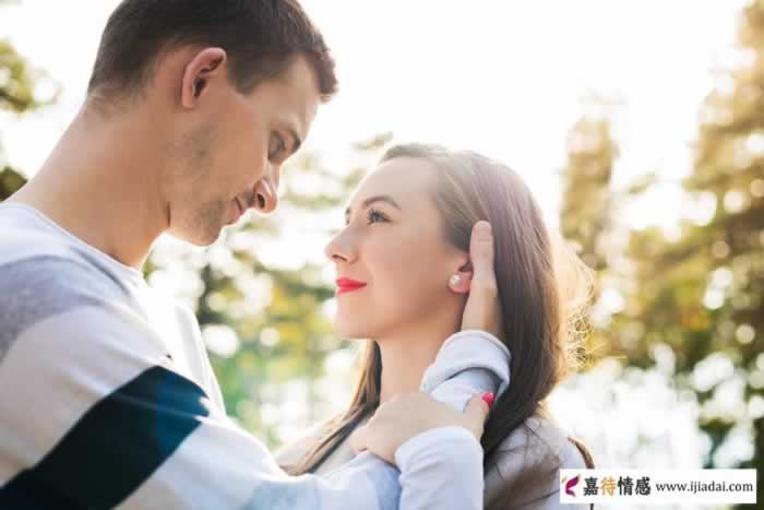 感情里中年男人频繁对女人说这几句情话,说明你已经离不开她了_情感