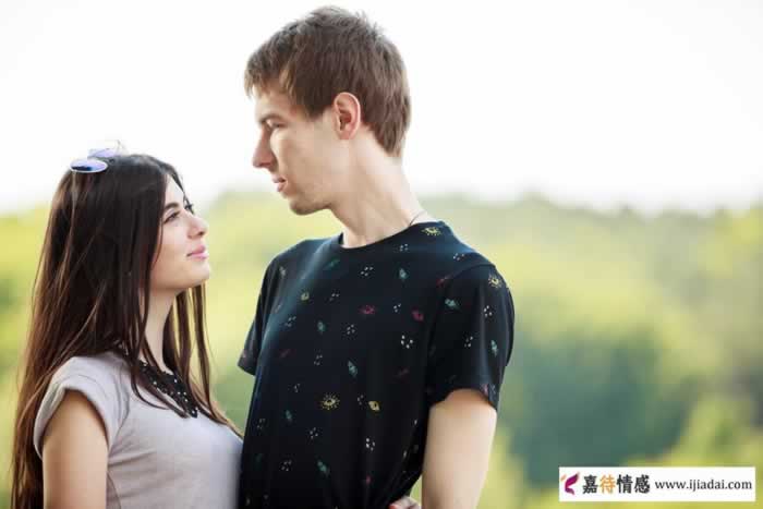 二婚夫妻间女人不愿意说这些事情心里很在意，男人一定要知道_情感