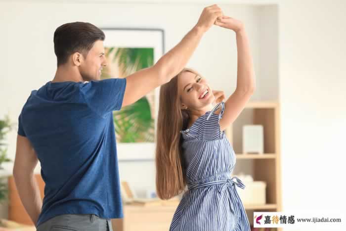 感情里中年男人频繁对女人说这几句情话,说明你已经离不开她了_情感