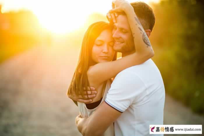 哄女人高兴的这3个方法，让她瞬间喜笑颜开_情感