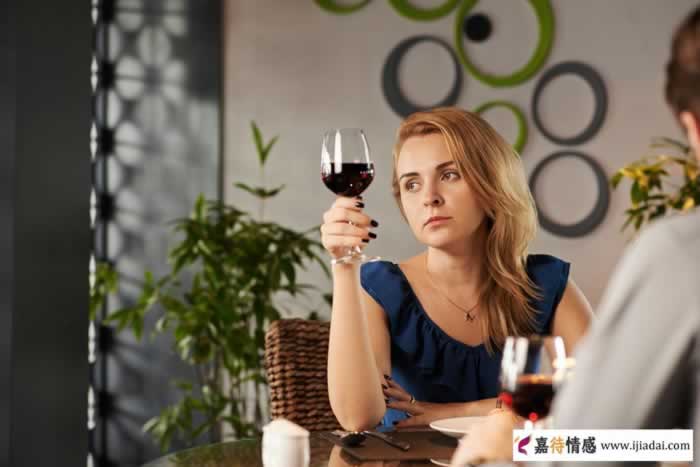 中年女人敢向你开这些玩笑，大部分是经验丰富轻车熟路_情感
