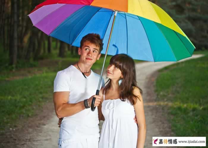 人到中年很容易男人着迷的女人，身上一般有三种味道_情感