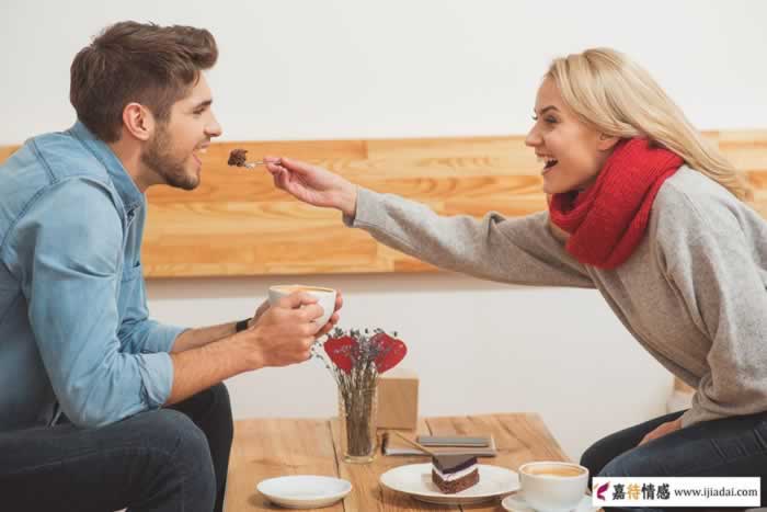 女人有三个细微变化，多半对婚外的人动了情_情感
