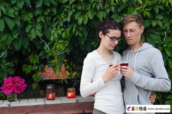 男女朋友之间意外发生联系怎么做合适？听听4个女人的心里话_情感