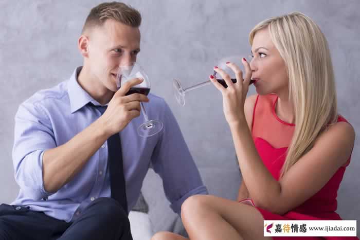 女人出轨后再和老公一起是什么感觉？两个中年女人说了大实话_情感