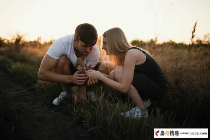 异性之间暧昧的男女关系，微信上往往有这些痕迹_情感