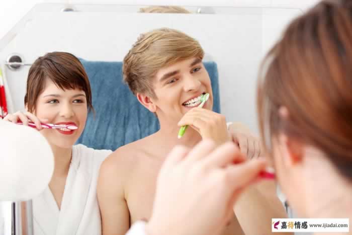 中年男女之间玩暧昧到底图什么？_情感