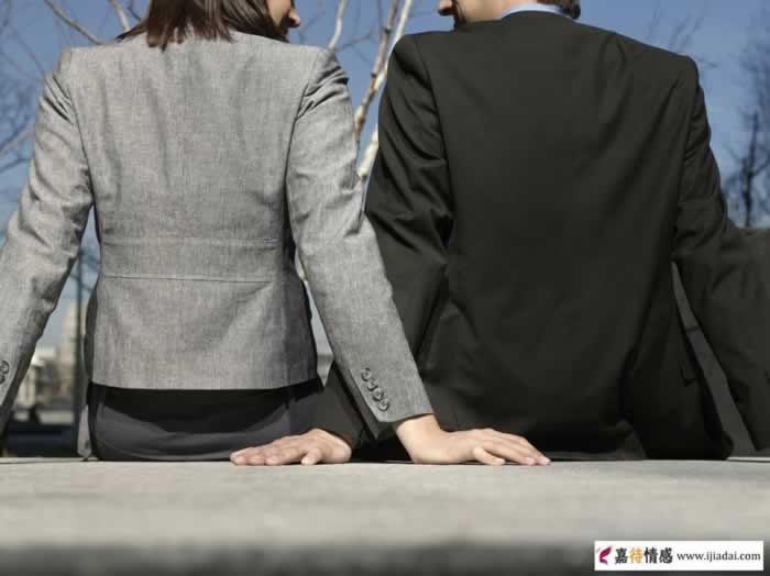 女人和婚外的恋人有了联系后丈夫会不会嫌弃她？看看过来人的说法_情感