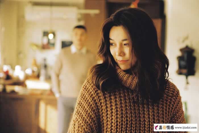 婚后妻子出轨，老公要原谅她还是和她离婚呢？_情感
